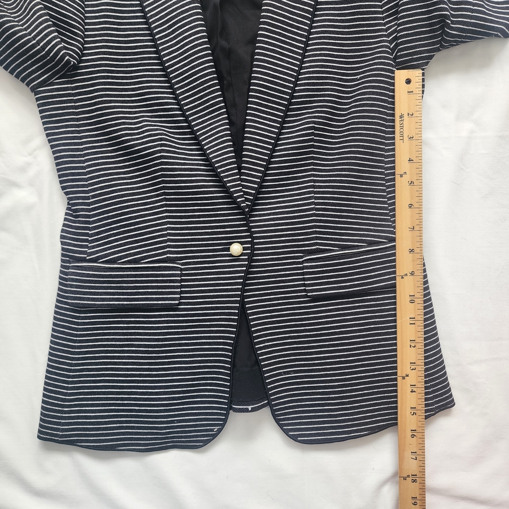 NWOT Ann Taylor Size 2 Black White Striped Blazer with Pearl Buttons - Picture 8 of 9
